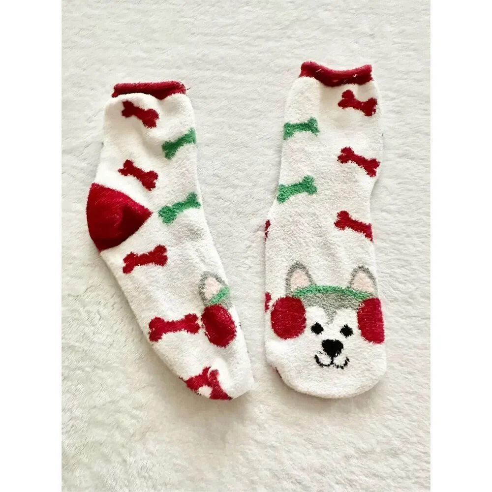 Christmas Husky Dog Fuzzy Slipper Socks Cozy Plush Holiday Cabin Crew